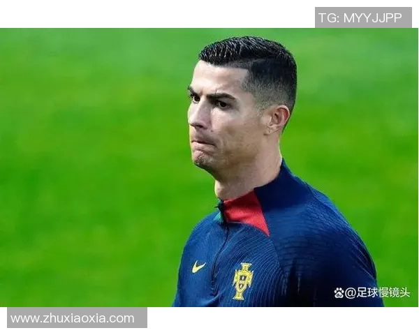 短发发型的足球明星女性展现个性与力量的完美结合